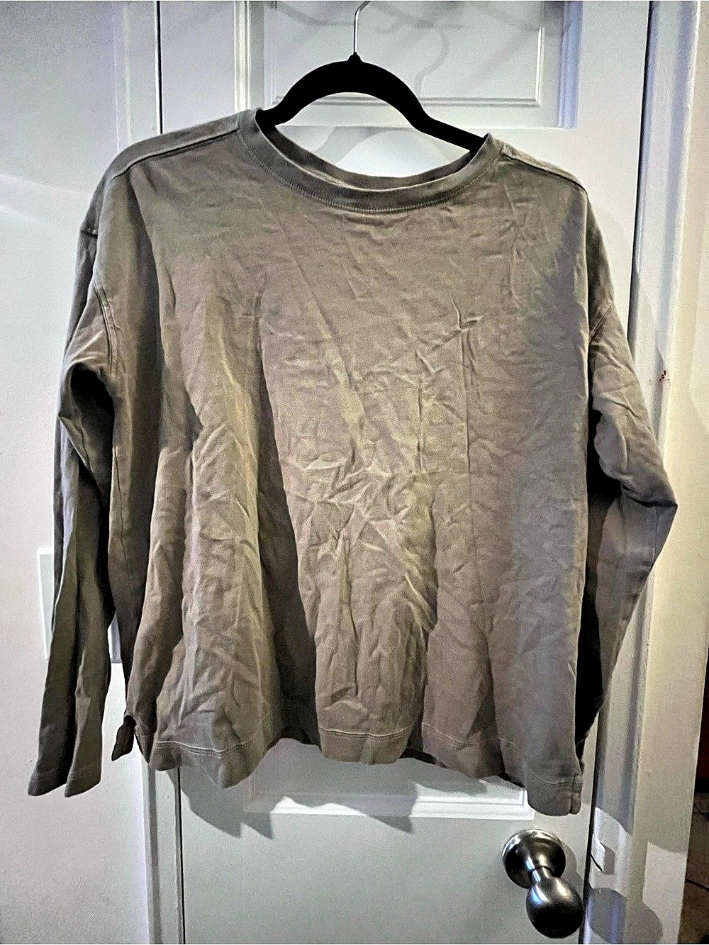 Old Navy Long Sleeve Tee in olive green Size Small Like New
